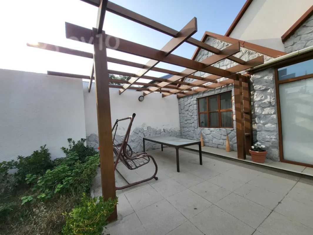 Satılır 4 otaqlı həyət evi 220 m²