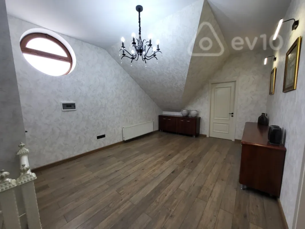 Satılır 4 otaqlı həyət evi 220 m²