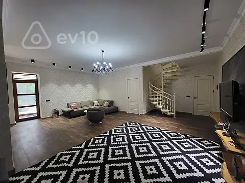 Satılır 4 otaqlı həyət evi 220 m²
