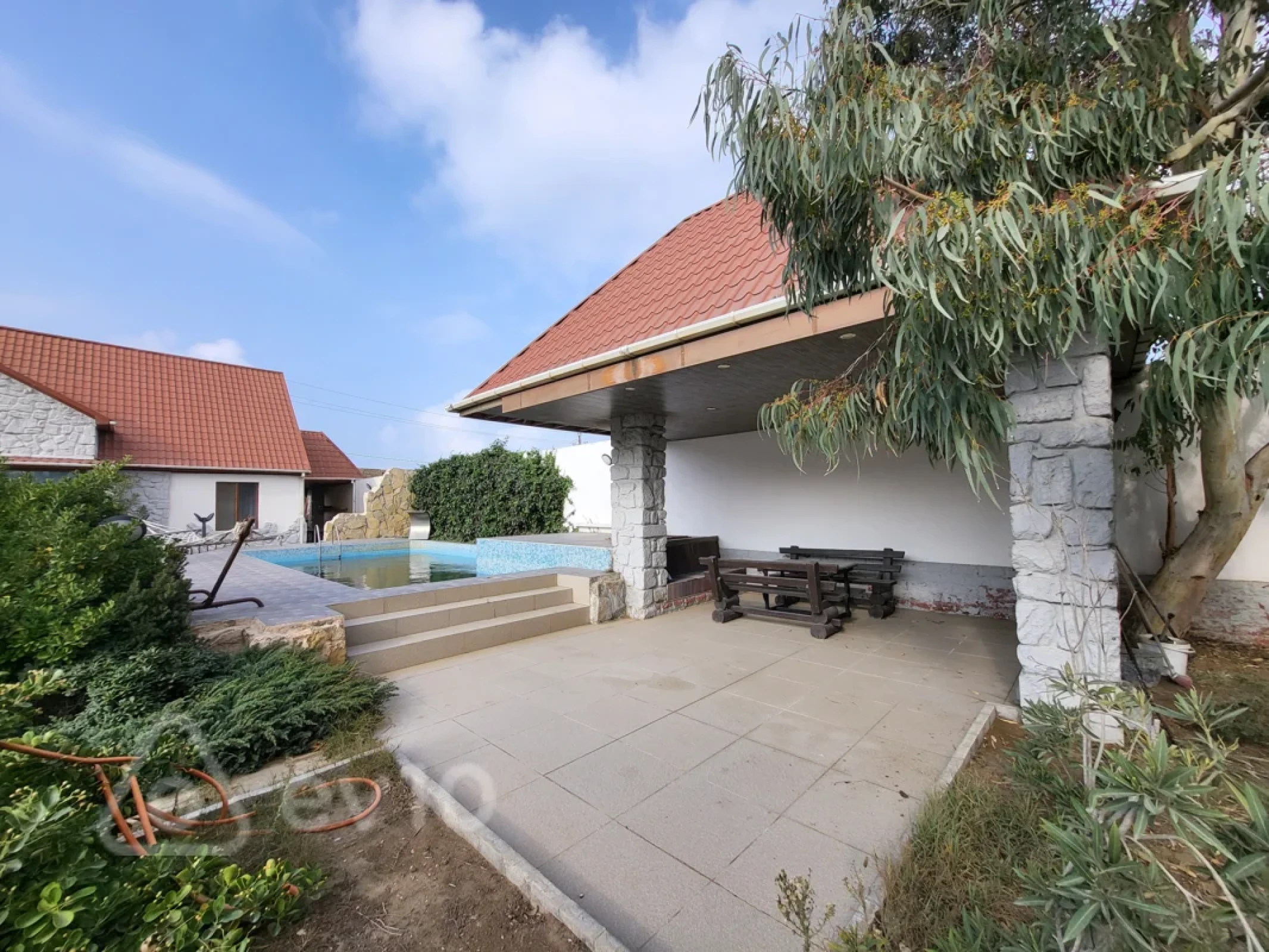 Satılır 4 otaqlı həyət evi 220 m²