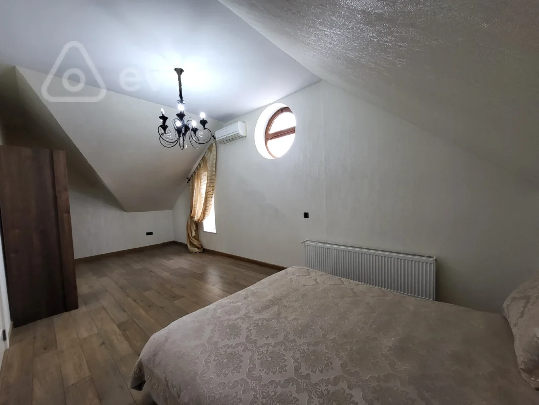 Satılır 4 otaqlı həyət evi 220 m²