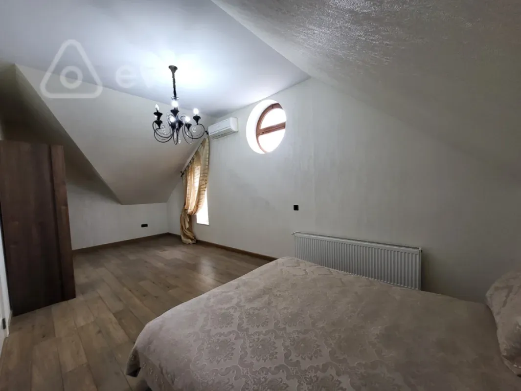 Satılır 4 otaqlı həyət evi 220 m²