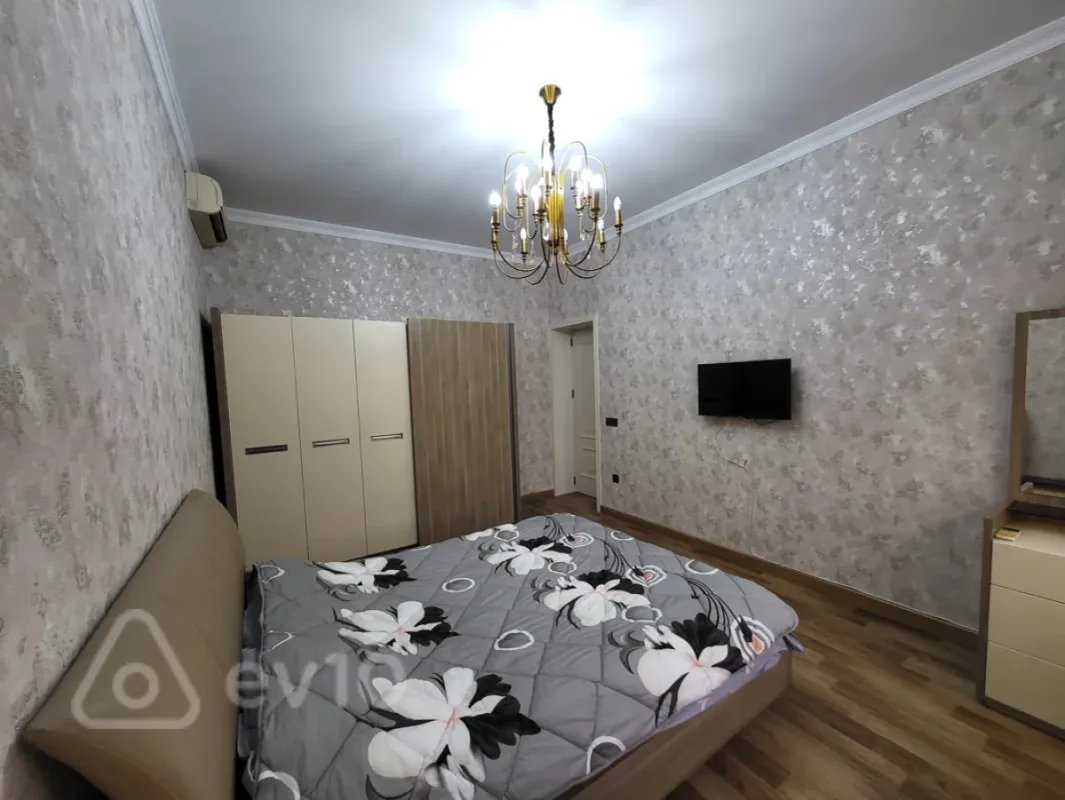 Satılır 4 otaqlı həyət evi 220 m²