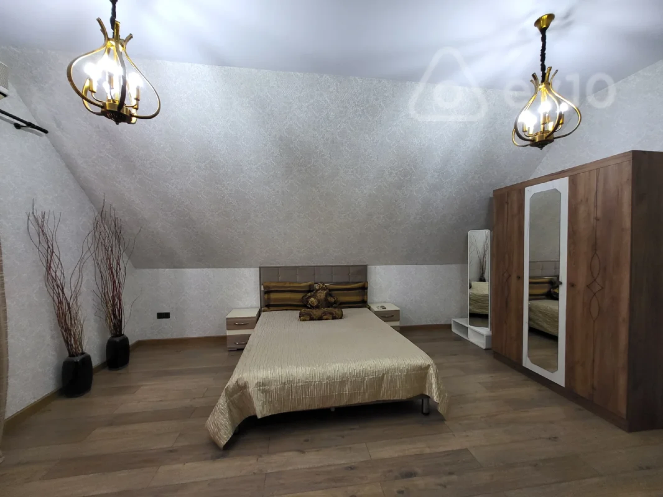 Satılır 4 otaqlı həyət evi 220 m²
