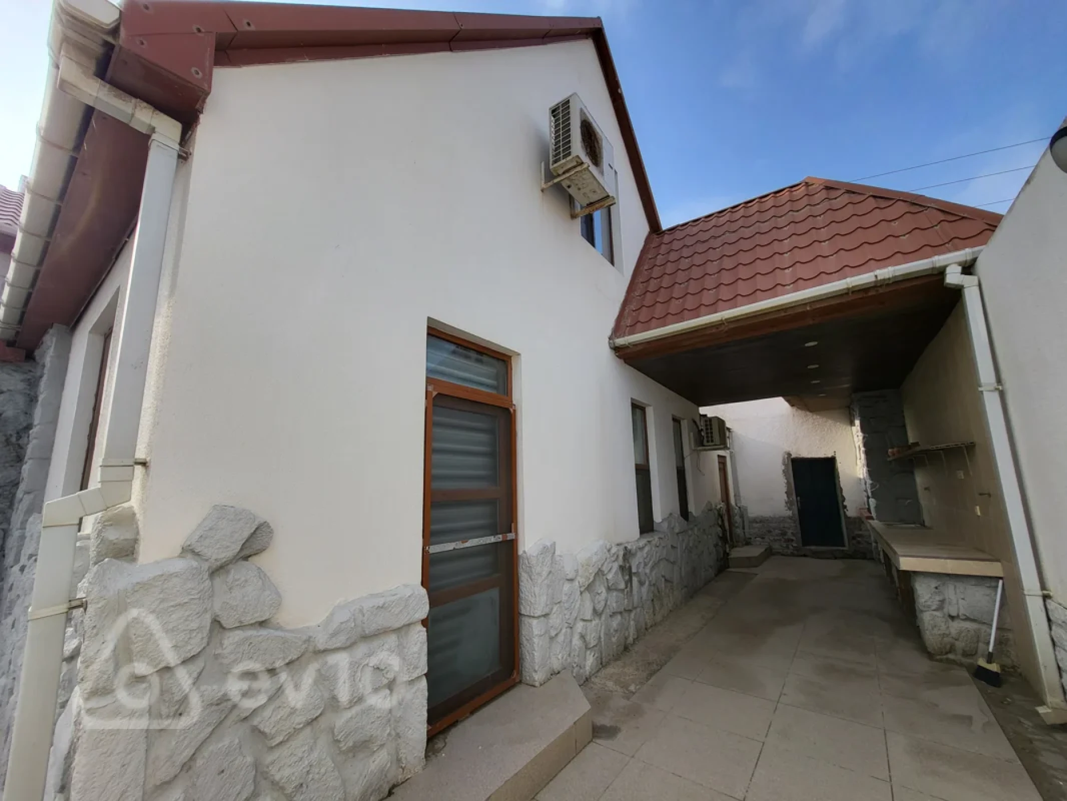 Satılır 4 otaqlı həyət evi 220 m²