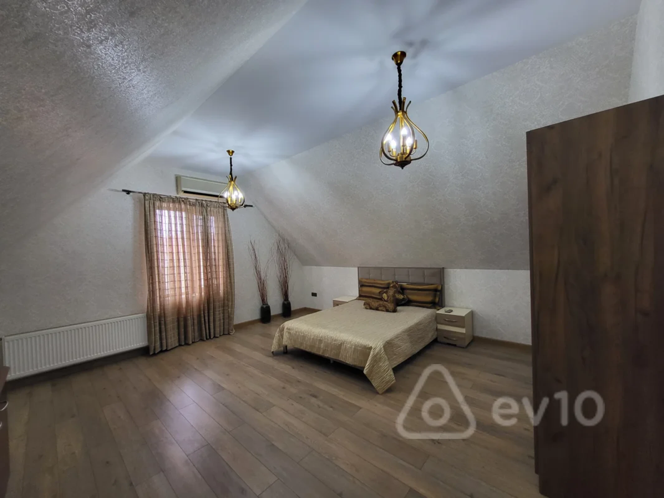 Satılır 4 otaqlı həyət evi 220 m²