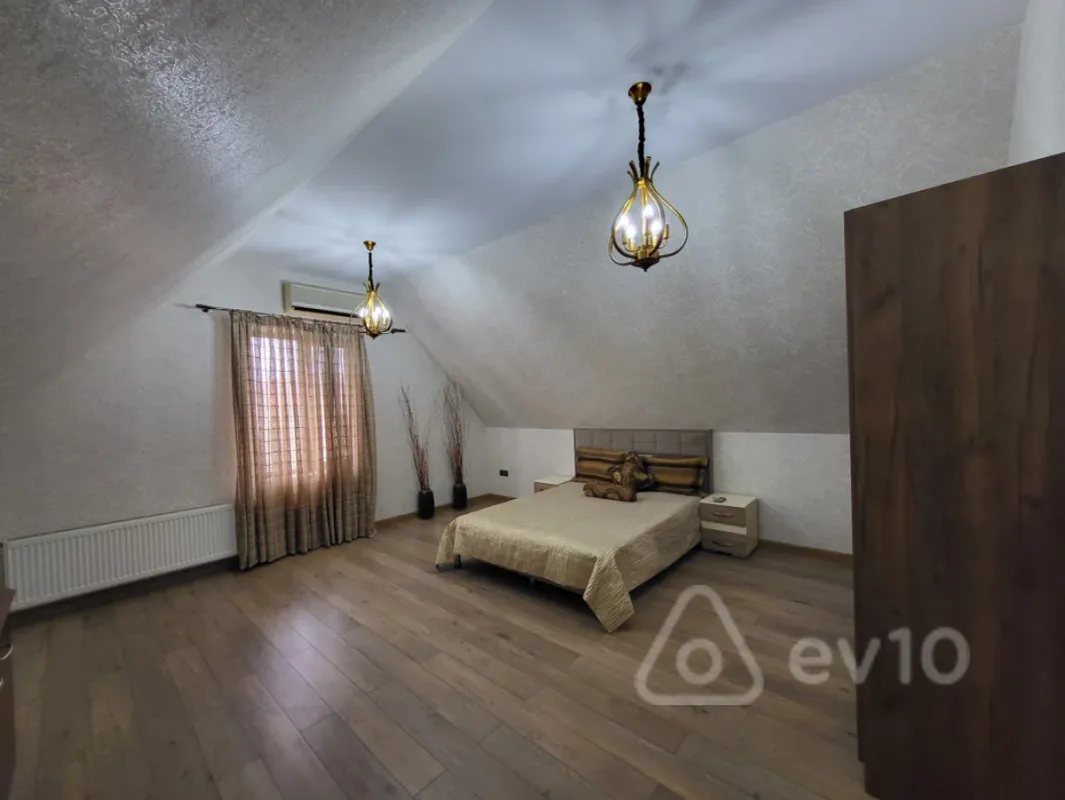 Satılır 4 otaqlı həyət evi 220 m²