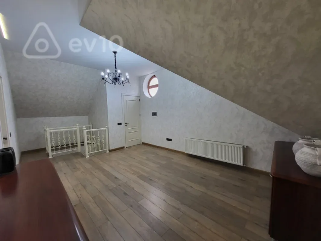 Satılır 4 otaqlı həyət evi 220 m²