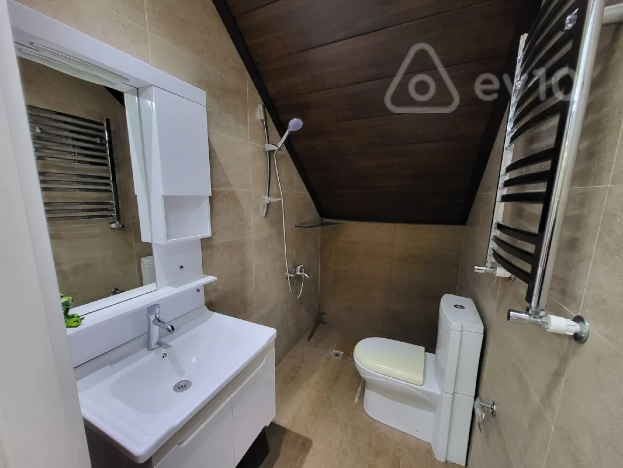 Satılır 4 otaqlı həyət evi 220 m²