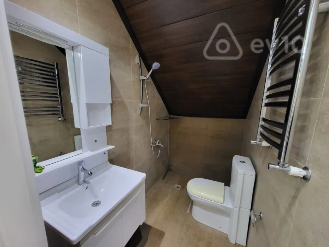 Satılır 4 otaqlı həyət evi 220 m²