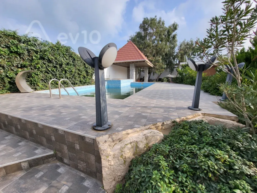 Satılır 4 otaqlı həyət evi 220 m²