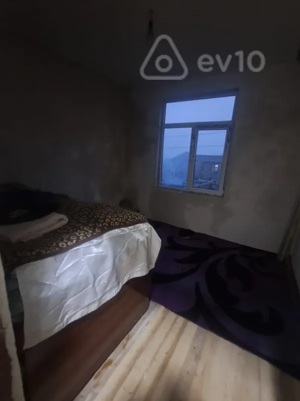 Satılır 3 otaqlı həyət evi 100 m²