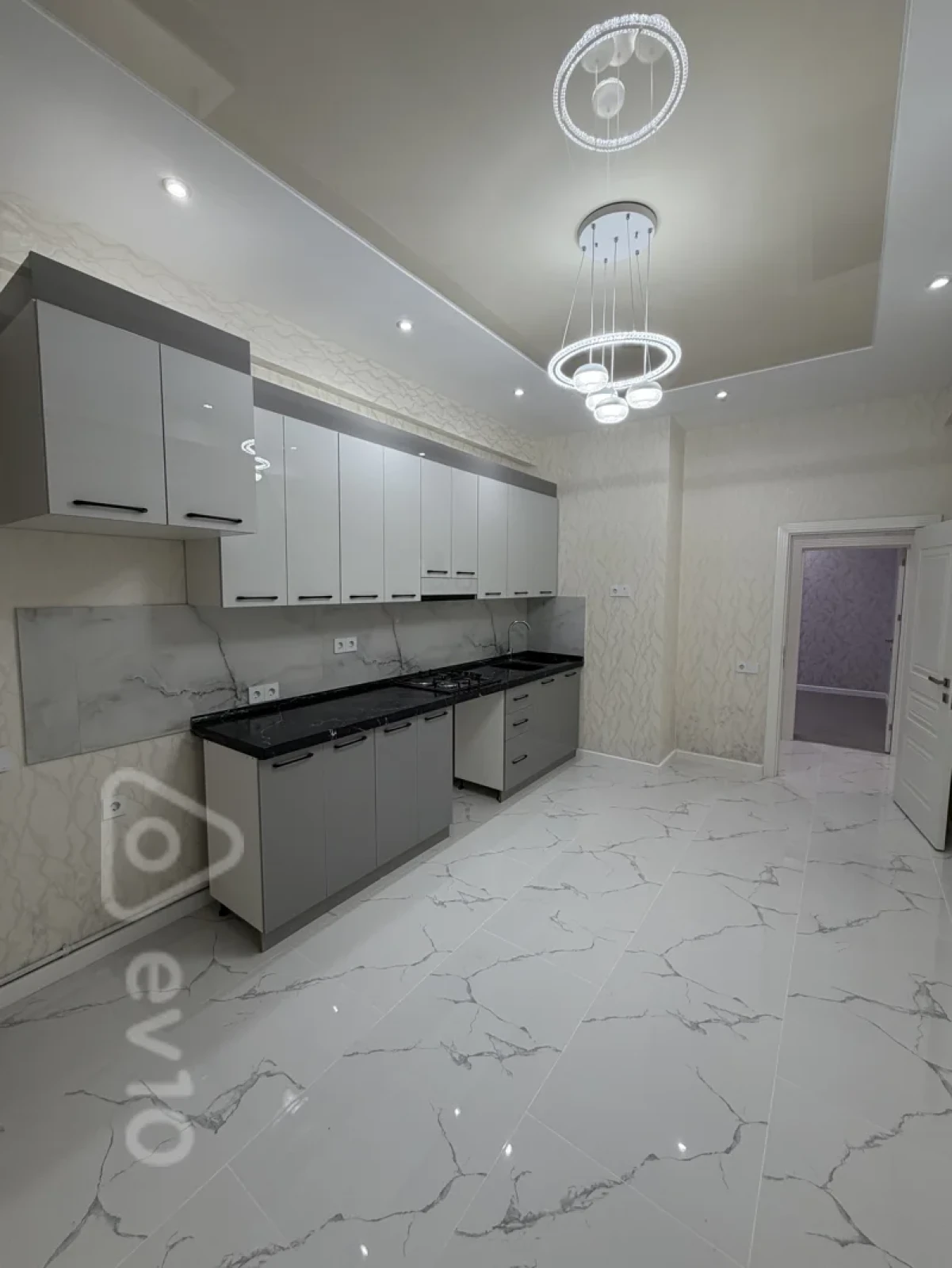 Satılır 3 otaqlı yeni tikili 100 m²