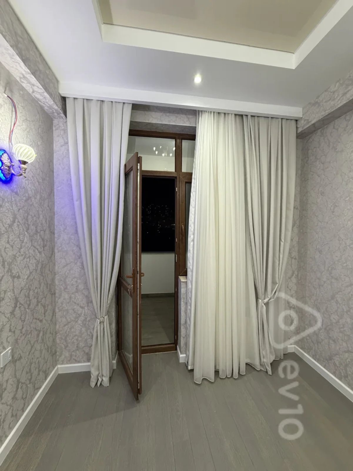 Satılır 3 otaqlı yeni tikili 100 m²