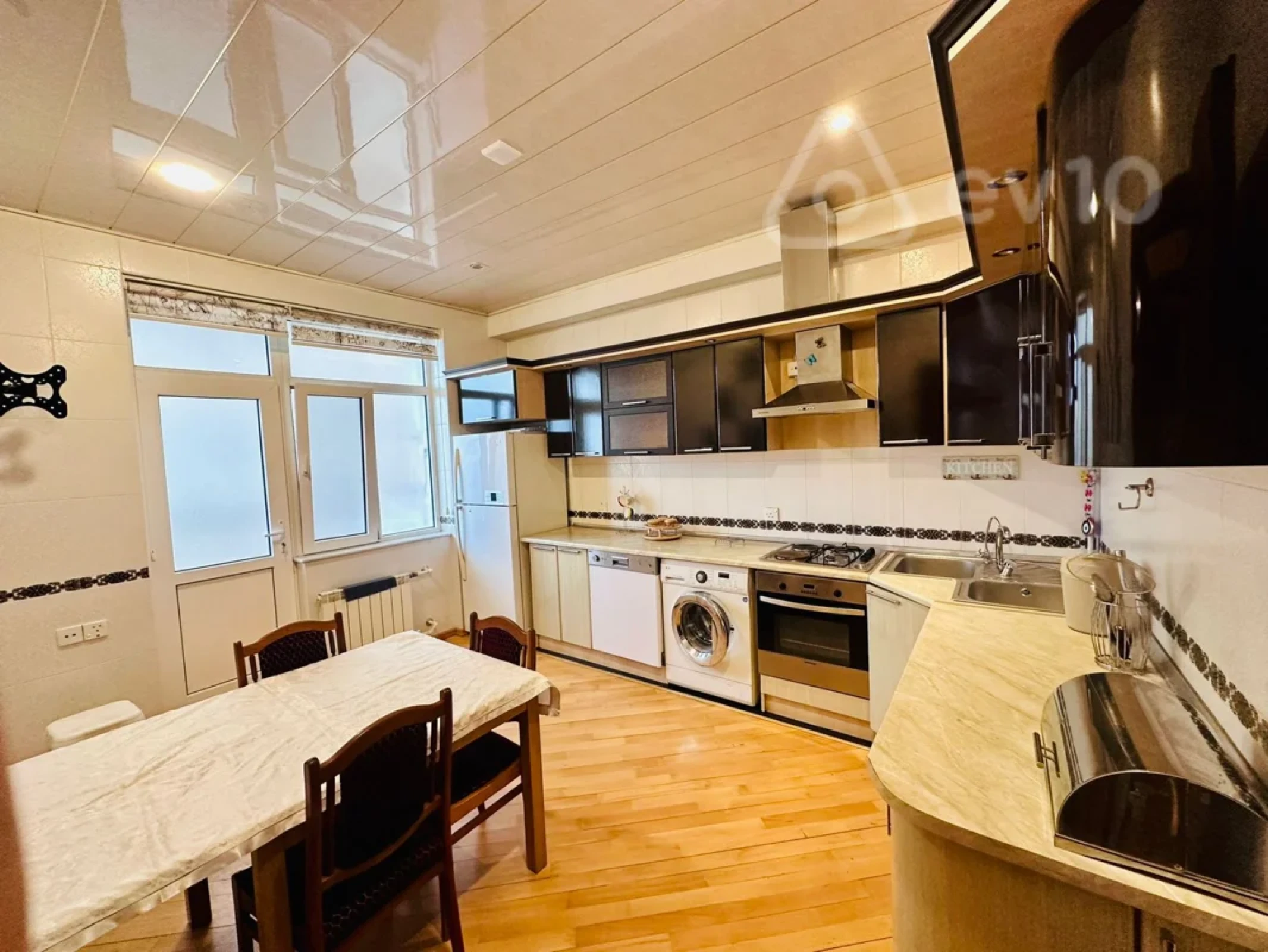 Kirayə verilir 3 otaqlı yeni tikili 110 m²