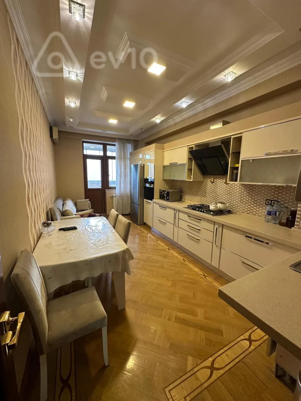 Kirayə verilir 3 otaqlı yeni tikili 160 m²