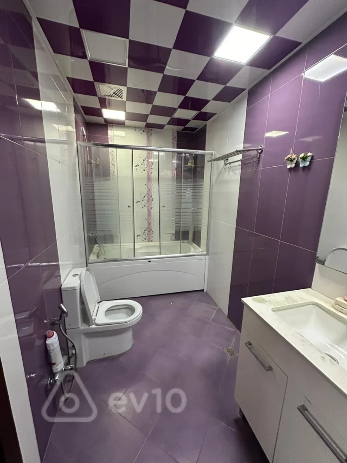 Kirayə verilir 3 otaqlı yeni tikili 160 m²