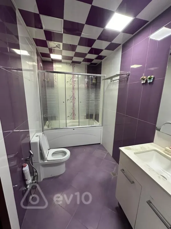 Kirayə verilir 3 otaqlı yeni tikili 160 m²