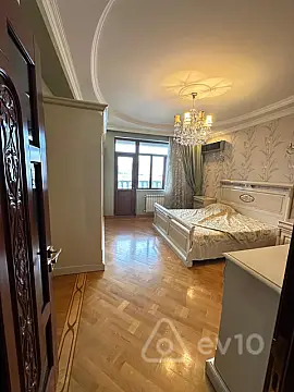 Kirayə verilir 3 otaqlı yeni tikili 160 m²