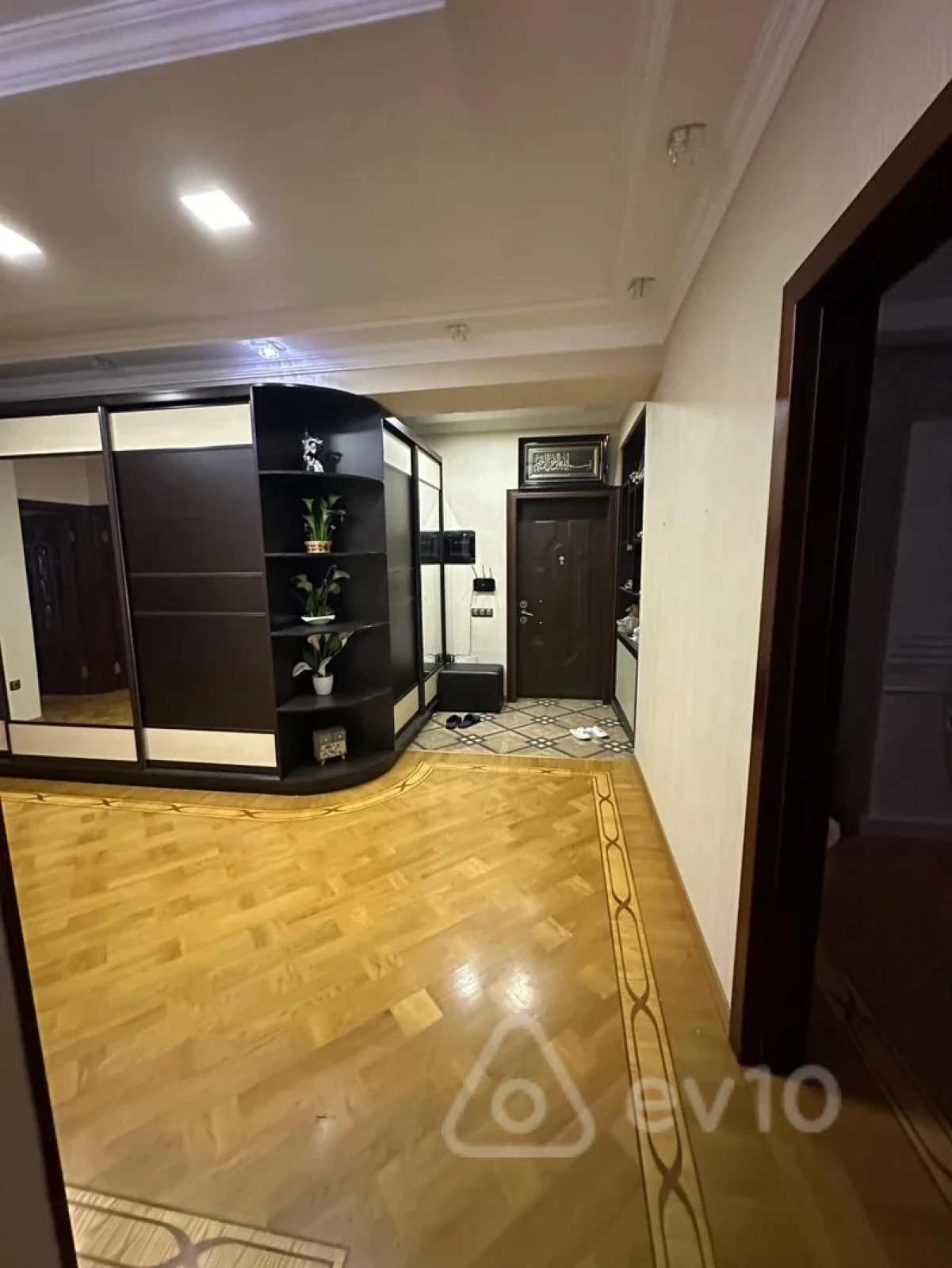 Kirayə verilir 3 otaqlı yeni tikili 160 m²