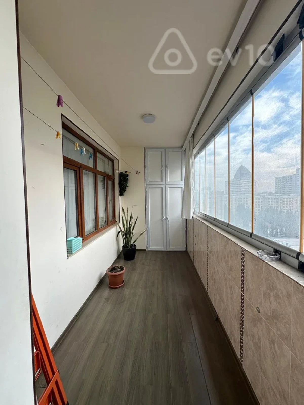 Kirayə verilir 3 otaqlı yeni tikili 160 m²
