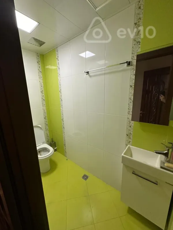 Kirayə verilir 3 otaqlı yeni tikili 160 m²