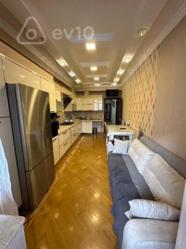 Kirayə verilir 3 otaqlı yeni tikili 160 m²