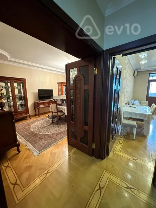 Kirayə verilir 3 otaqlı yeni tikili 160 m²