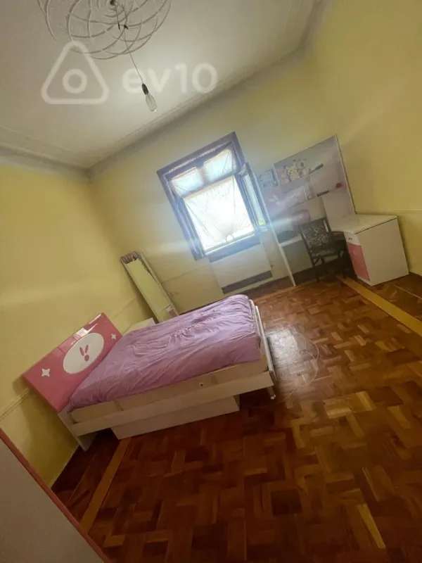 Satılır 9 otaqlı həyət evi 400 m²
