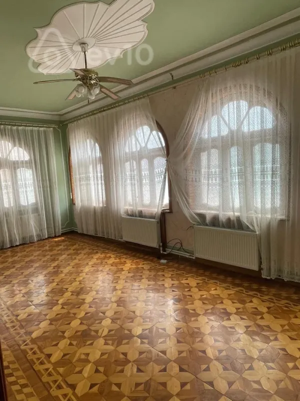 Satılır 9 otaqlı həyət evi 400 m²