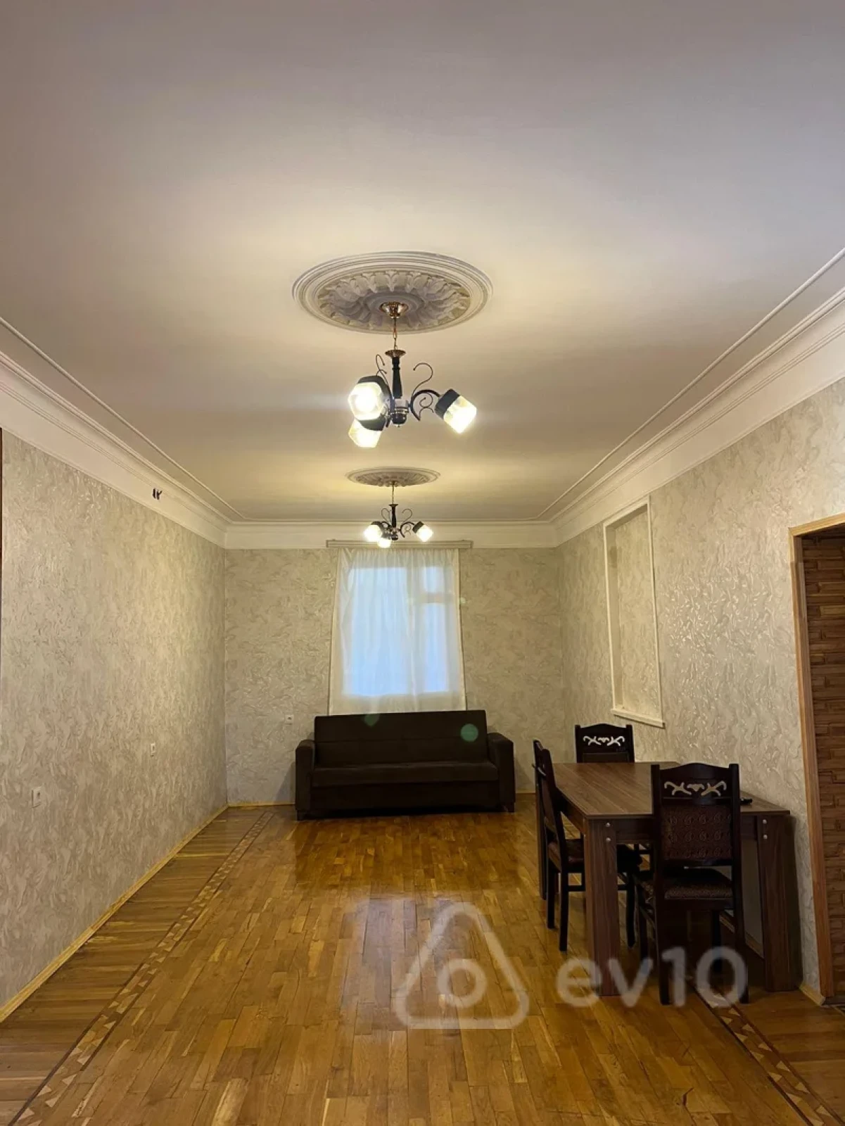 Satılır 9 otaqlı həyət evi 400 m²