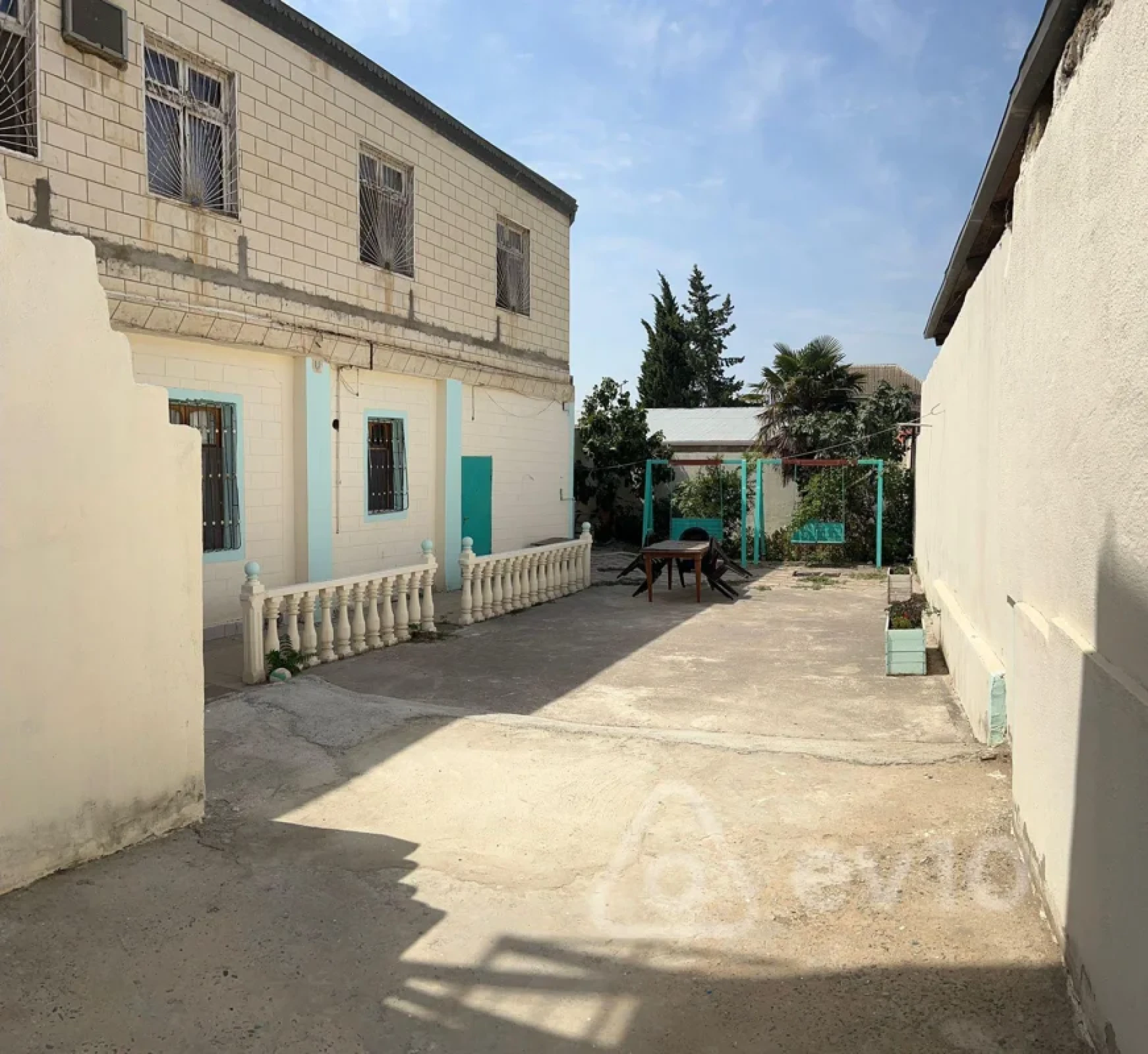 Satılır 9 otaqlı həyət evi 400 m²
