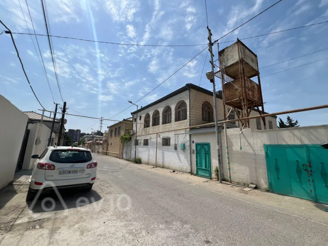 Satılır 9 otaqlı həyət evi 400 m²
