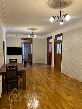 Satılır 9 otaqlı həyət evi 400 m²