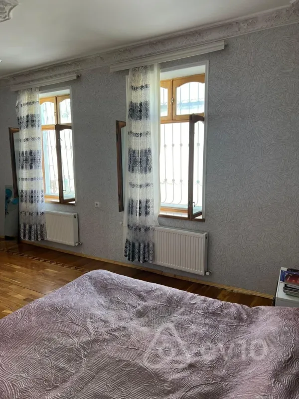 Satılır 9 otaqlı həyət evi 400 m²