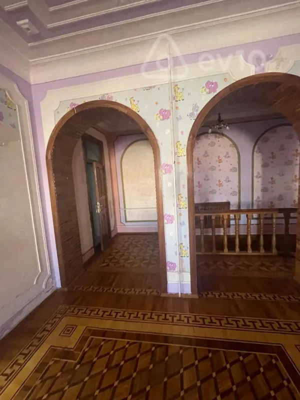 Satılır 9 otaqlı həyət evi 400 m²