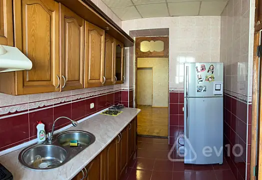 Satılır 9 otaqlı həyət evi 400 m²