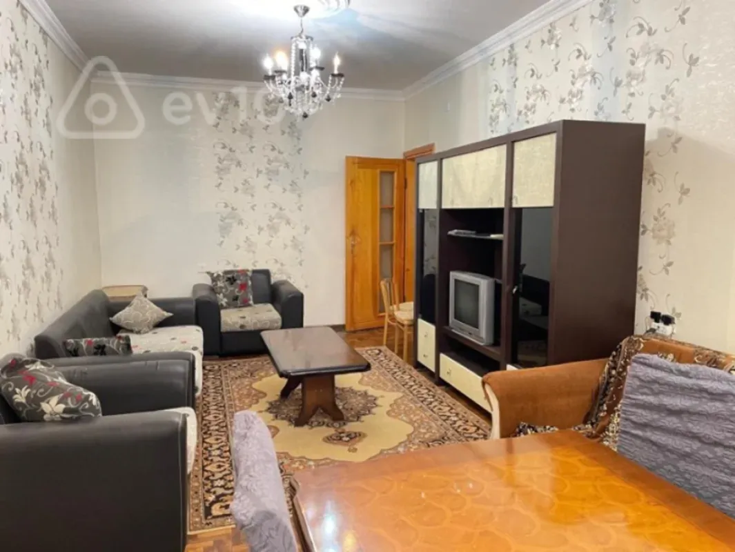 Kirayə verilir 2 otaqlı köhnə tikili 60 m²