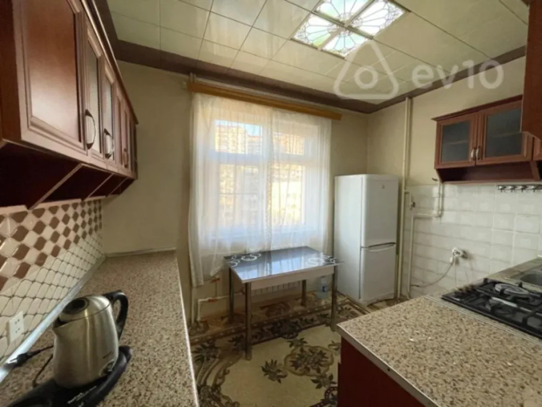 Kirayə verilir 2 otaqlı köhnə tikili 60 m²