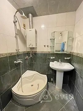 Kirayə verilir 2 otaqlı köhnə tikili 60 m²