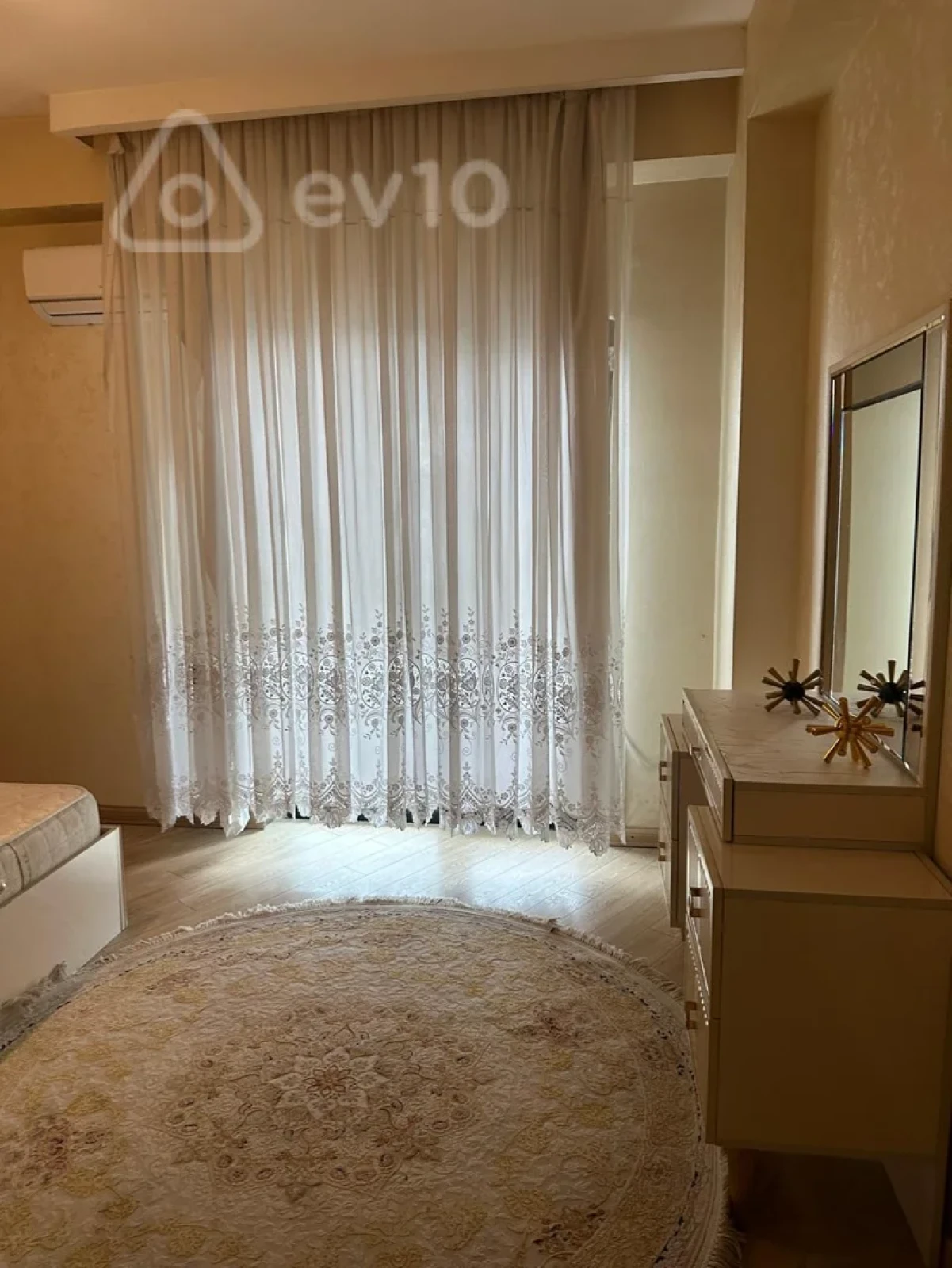 Kirayə verilir 3 otaqlı yeni tikili 100 m²