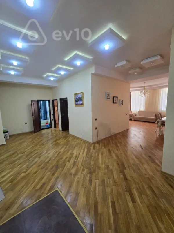 Kirayə verilir 2 otaqlı yeni tikili 110 m²