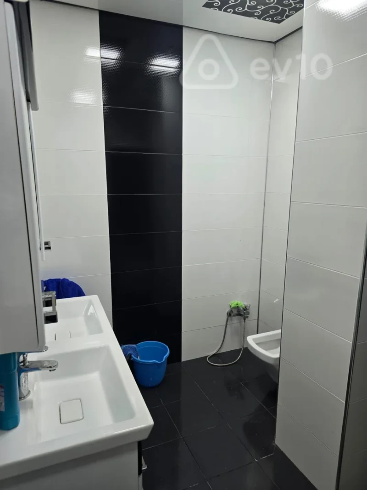 Kirayə verilir 2 otaqlı yeni tikili 110 m²