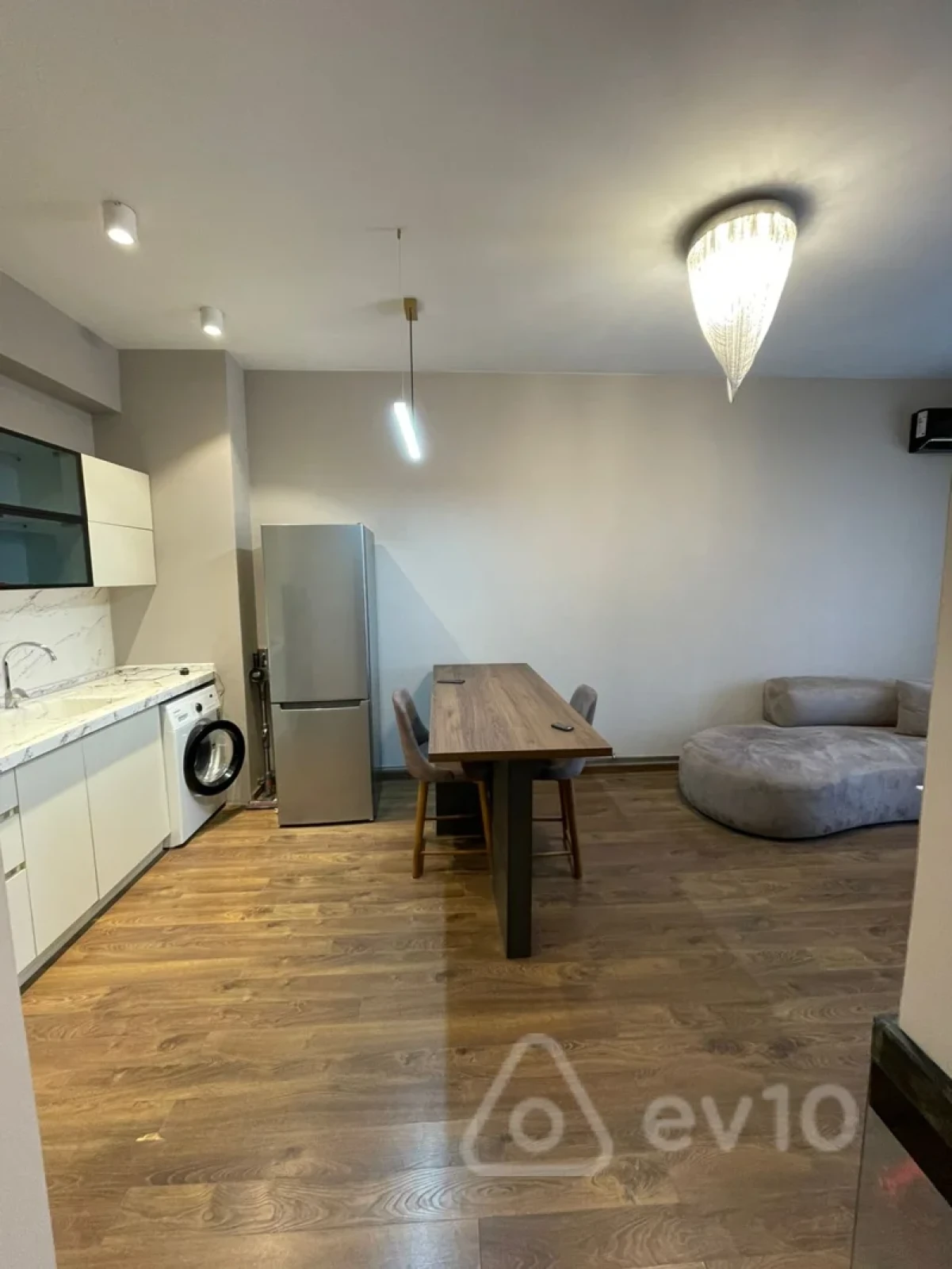 Kirayə verilir 2 otaqlı yeni tikili 67 m²