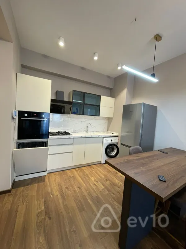 Kirayə verilir 2 otaqlı yeni tikili 67 m²