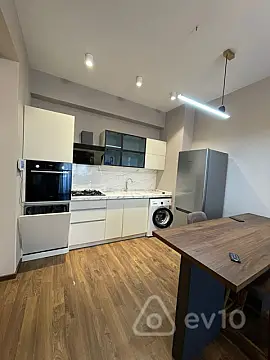 Kirayə verilir 2 otaqlı yeni tikili 67 m²