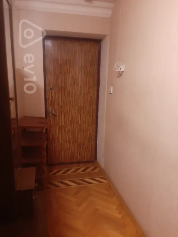 Kirayə verilir 2 otaqlı köhnə tikili 67 m²