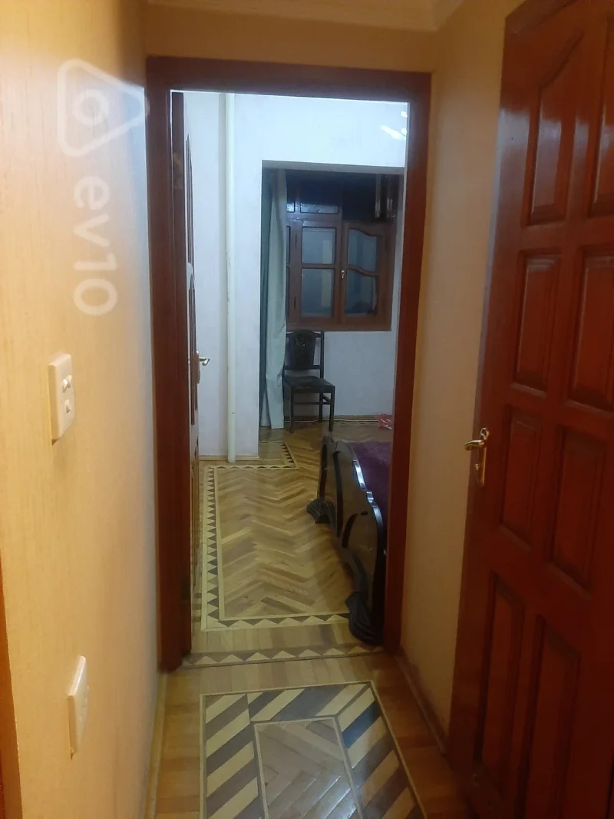 Kirayə verilir 2 otaqlı köhnə tikili 67 m²