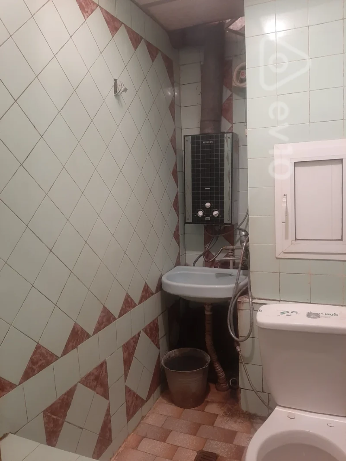 Kirayə verilir 2 otaqlı köhnə tikili 67 m²