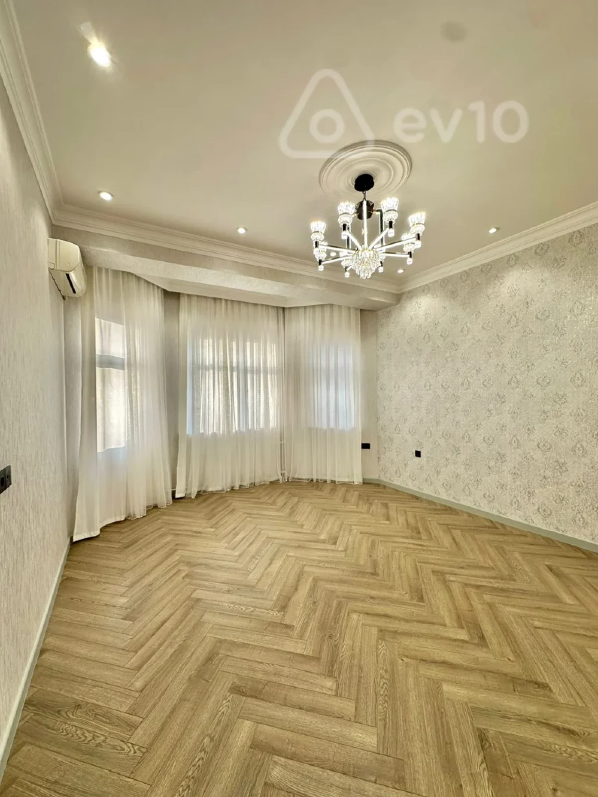 Satılır 3 otaqlı yeni tikili 150 m²